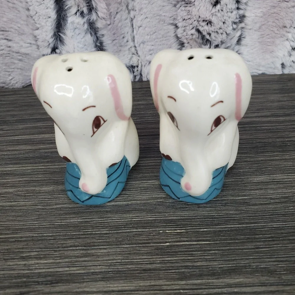 Vintage Elaine Pottery Kitschy Elephant Salt‎ and Pepper Shakers OREGON NO PLUGS